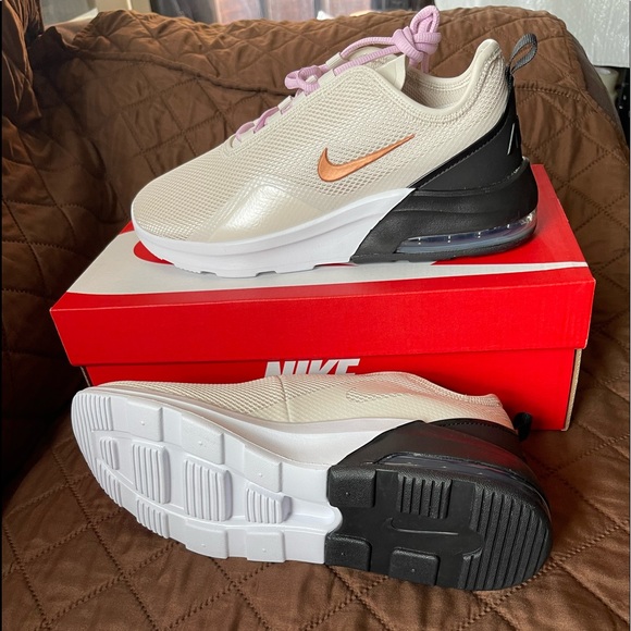 Nike Womens WMNS Air Max Motion 2 Size 8.5. Color OREWOOD BRN/METALLIC COPPER - Picture 9 of 12